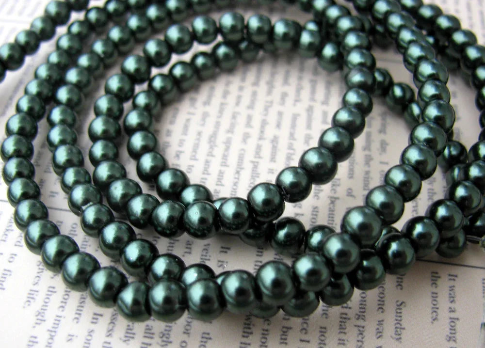 Vaxade glaspärlor - Mörkgrön 4mm 1 sträng Hilmas Pyssel