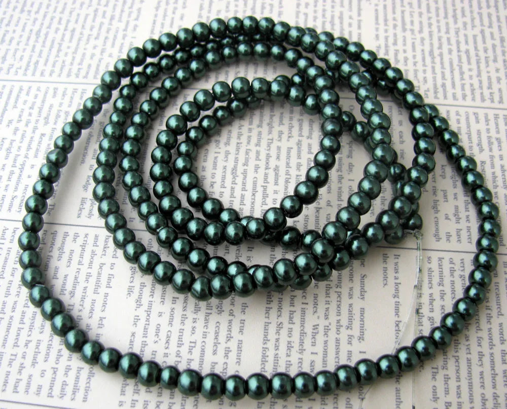 Vaxade glaspärlor - Mörkgrön 4mm 1 sträng Hilmas Pyssel