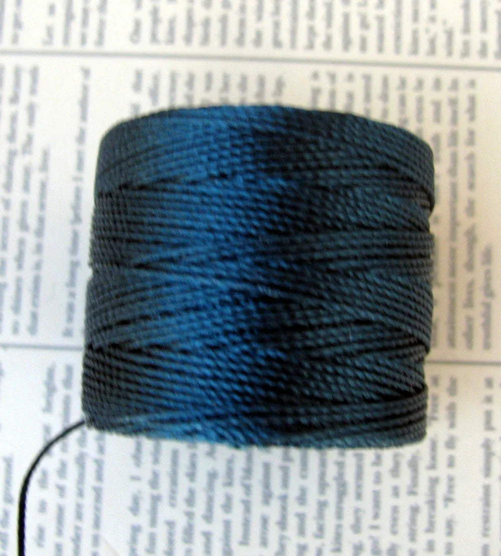 S- Lon bead cord - Dark Teal, 1 rulle Hilmas Pyssel