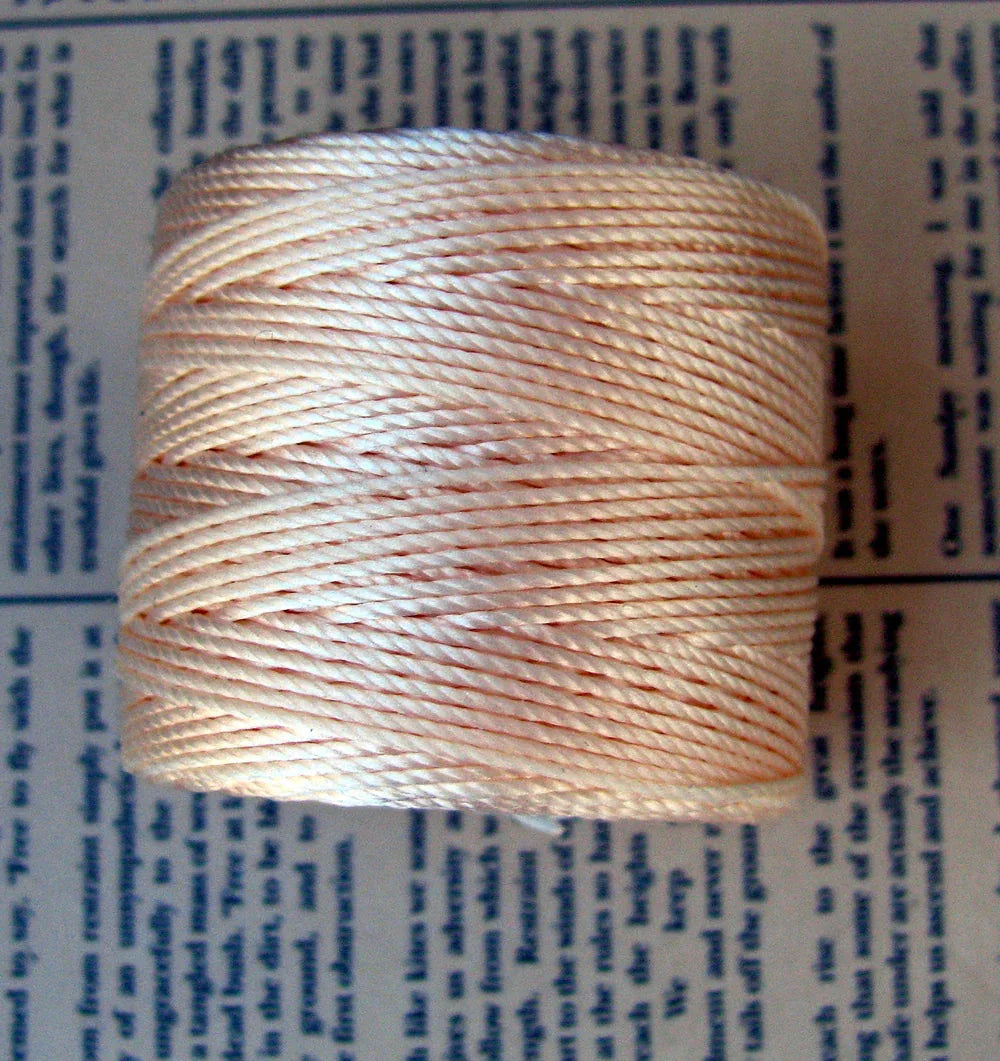 S-Lon Bead Cord - Vanilla, 1 Rulle Hilmas Pyssel