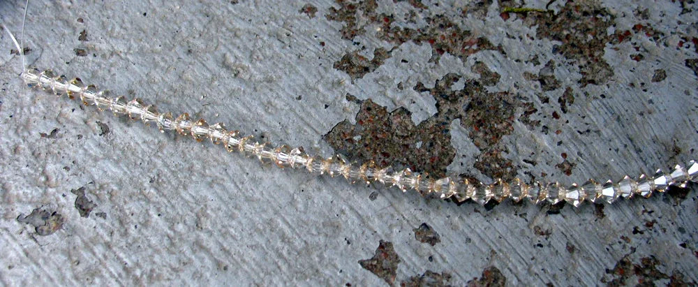 Tjeckiska MC Bicone - Crystal Honey 3 mm, 1 sträng Preciosa