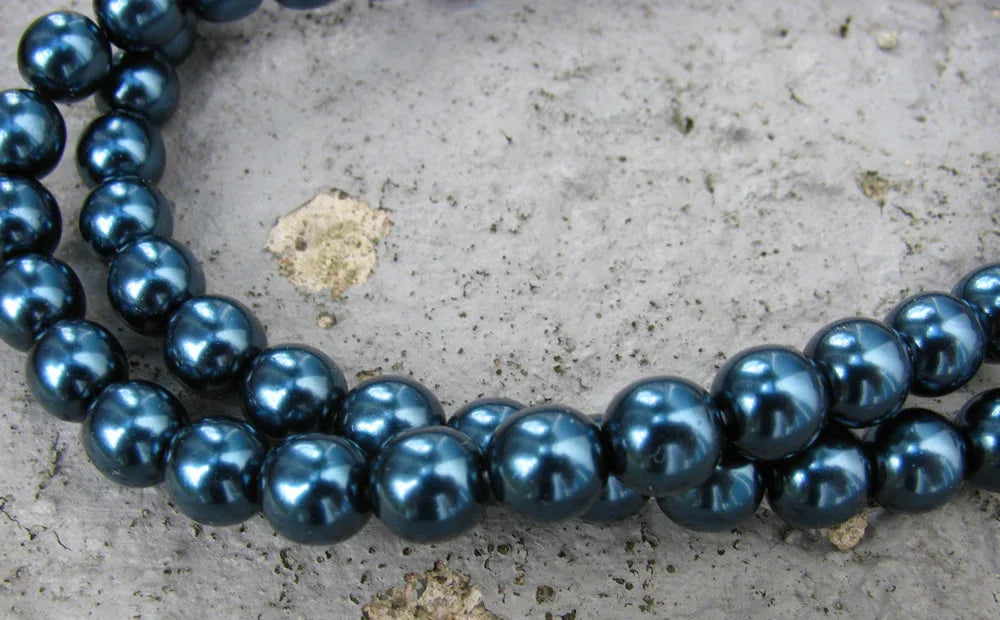 Tjeckiska vaxade glaspärlor - Montana 8mm, 1 sträng Hilmas Pyssel