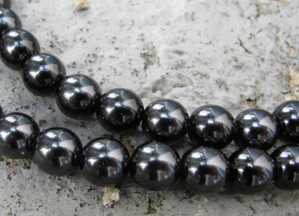 Tjeckiska Vaxade Glaspärlor - Black 8mm, 1 Sträng Hilmas Pyssel