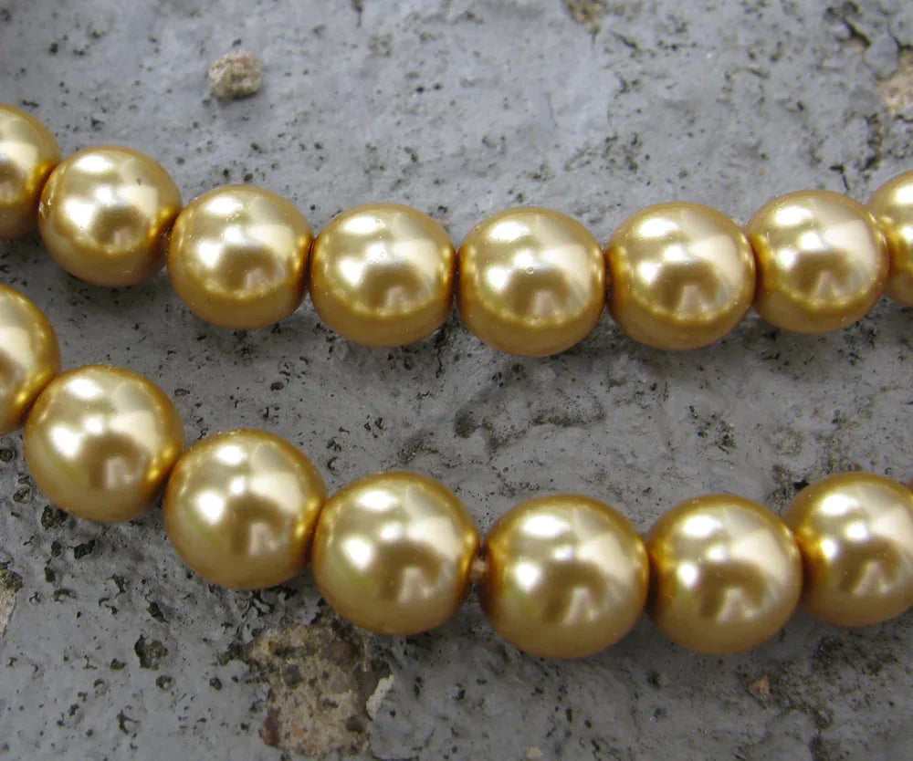 Tjeckiska vaxade glaspärlor - Gold 8mm, 1 sträng Hilmas Pyssel