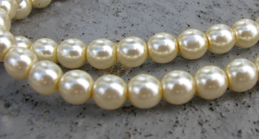 Tjeckiska vaxade glaspärlor - Cream 6mm, 1 sträng Hilmas Pyssel