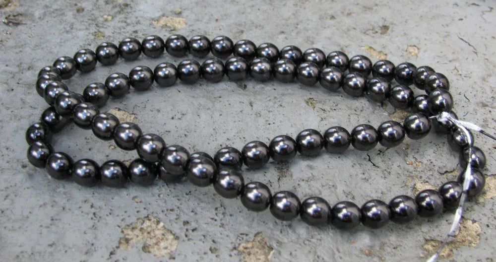 Tjeckiska Vaxade Glaspärlor - Black 6mm, 1 sträng Hilmas Pyssel