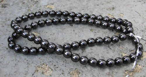 Tjeckiska Vaxade Glaspärlor - Black 6mm, 1 sträng Hilmas Pyssel