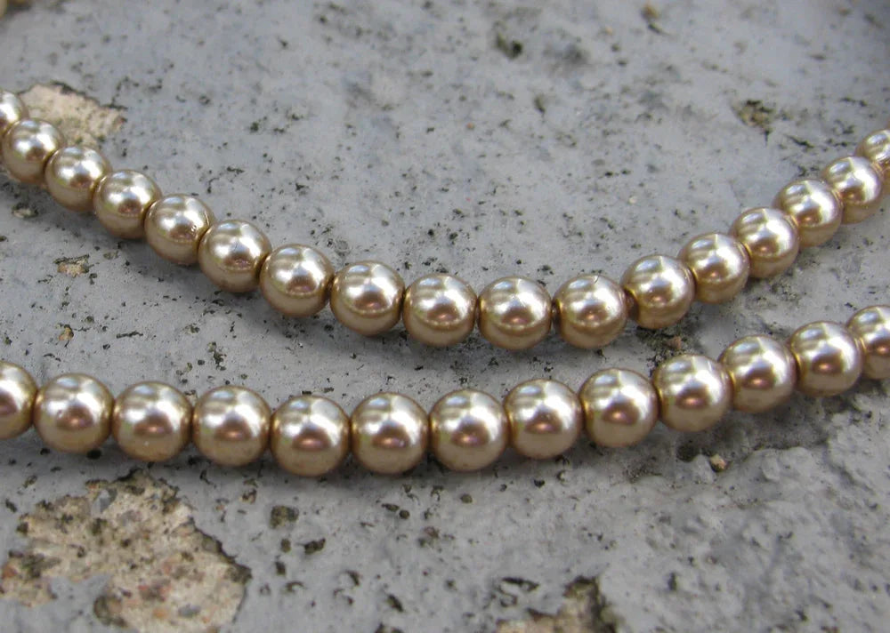 Tjeckiska vaxade glaspärlor - Cocoa 4mm, 1 sträng Hilmas Pyssel