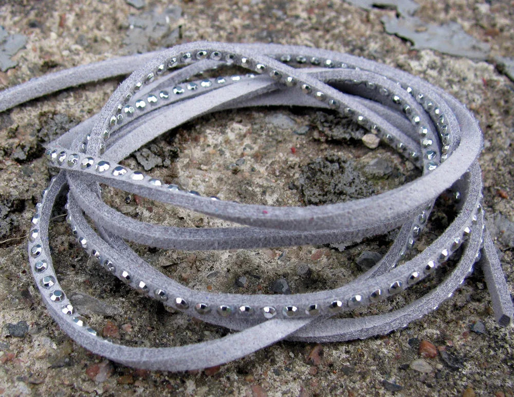 Mockaimitation - Grå med Strasstenar 2,6mm 1 m Hilmas Pyssel