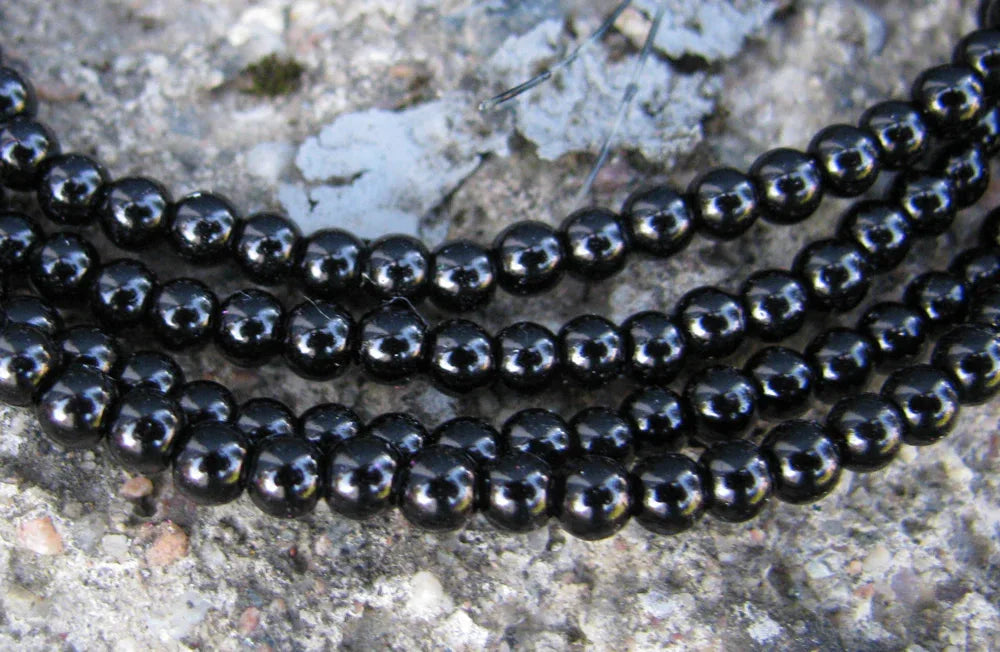 Vaxade glaspärlor - Svarta 3 mm, 1 sträng Hilmas Pyssel