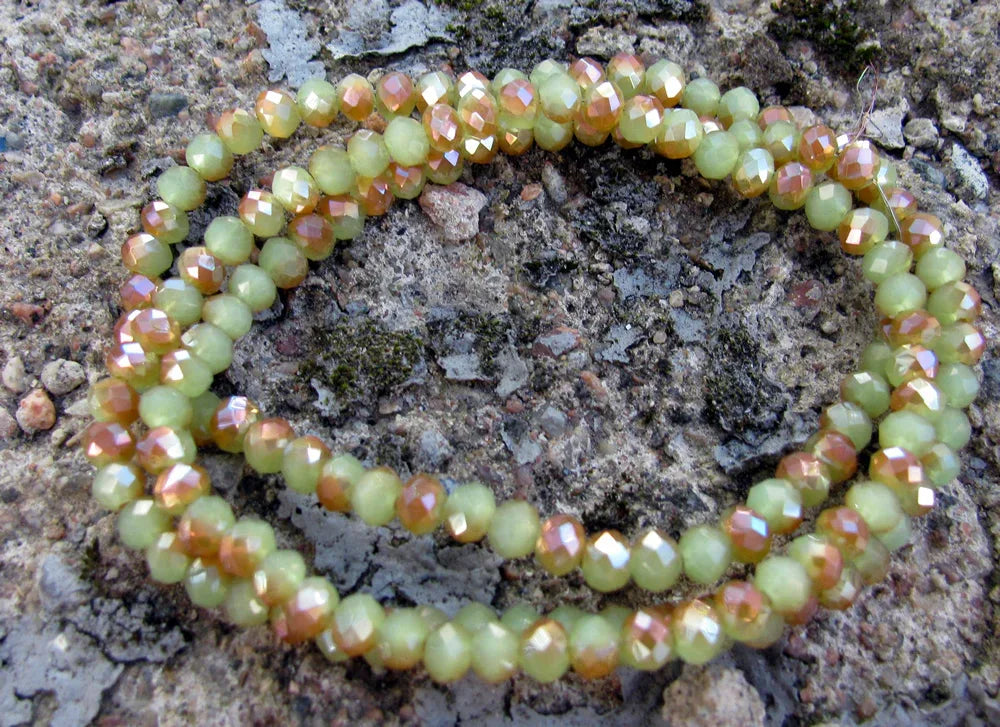 Facetterade glaspärlor - Grön/Guld 4x3mm, 1 sträng Hilmas Pyssel