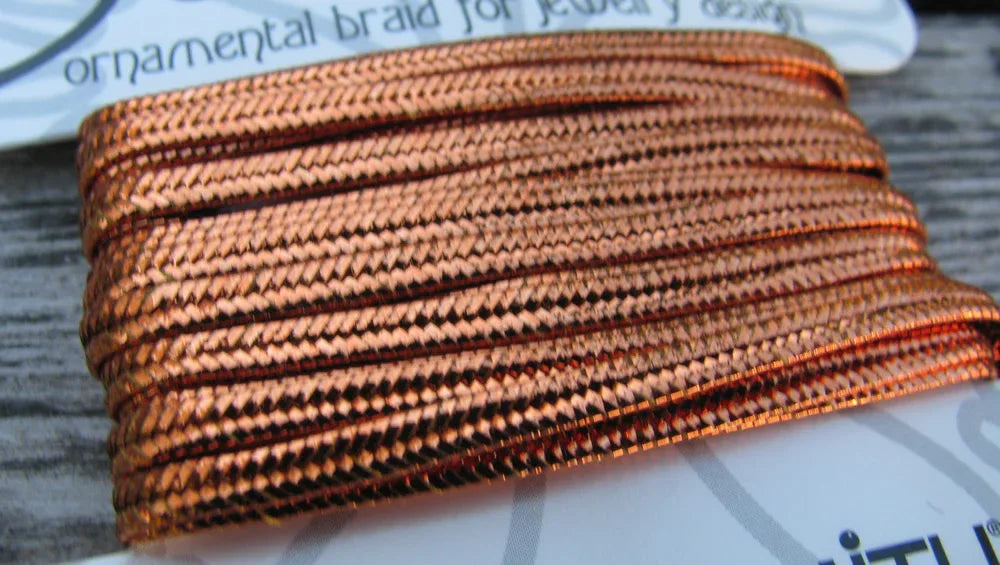 Soutache band - Metallic Koppar, 1 förpackning (3 yards) Beadsmith