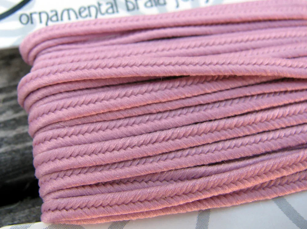 Soutache band - Mauve, 1 förpackning (3 yards) Beadsmith