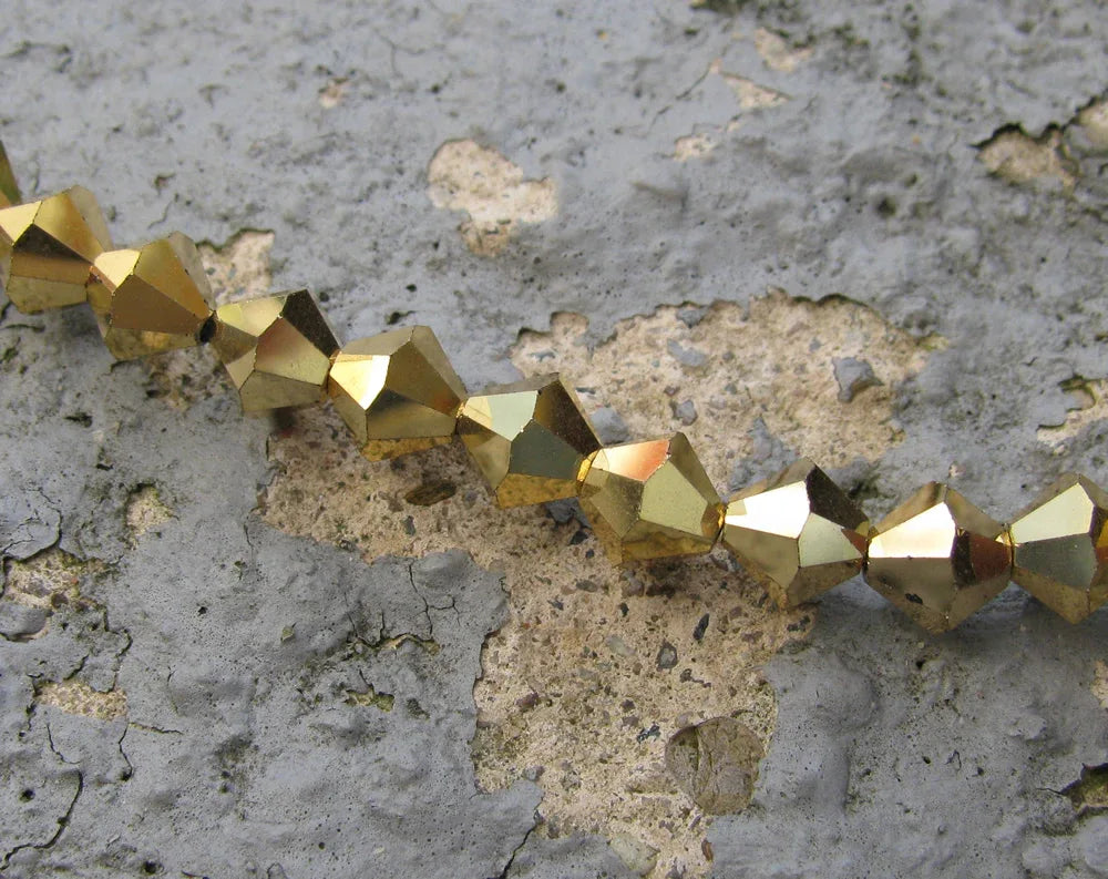 Tjeckiska MC Bicone - Crystal Aurum 6 mm, 1 sträng Preciosa