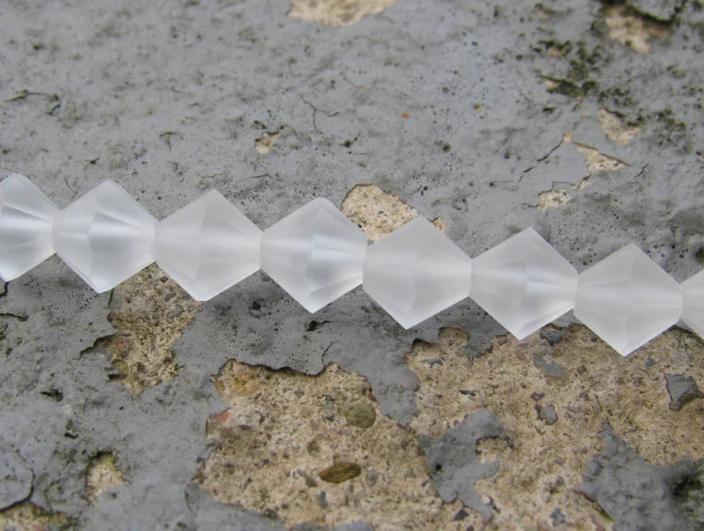 Tjeckiska MC Bicone - Crystal Matte 6 mm, 1 sträng Preciosa