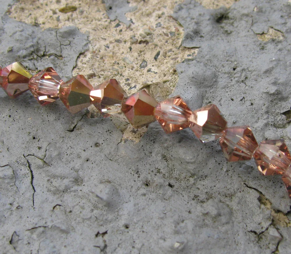 Tjeckiska MC Bicone - Crystal Capri Gold 4mm, 1 sträng Preciosa