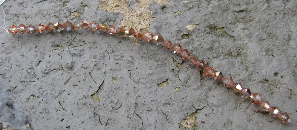 Tjeckiska MC Bicone - Crystal Capri Gold 4mm, 1 sträng Preciosa