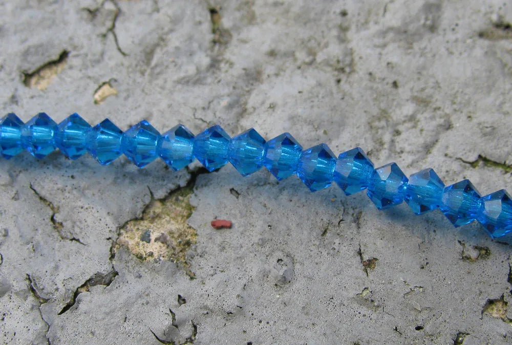 Tjeckiska MC Bicone - Capri Blue, 3 mm 1 sträng Preciosa