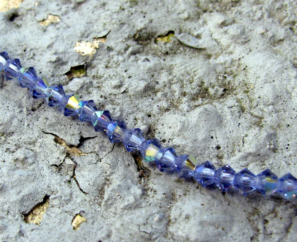 Tjeckiska MC Bicone - Tanzanite AB 3 mm, 1 sträng Preciosa