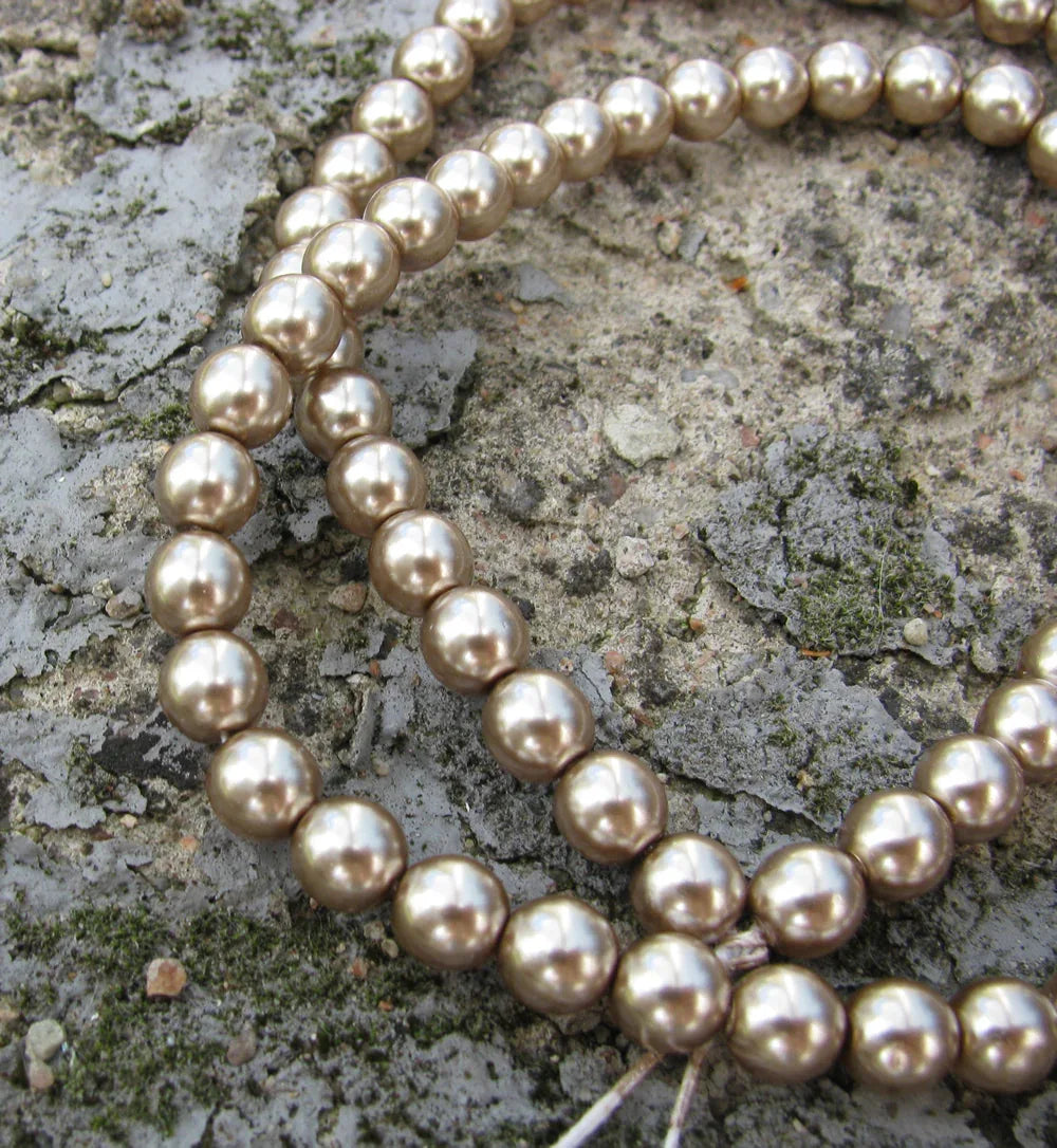 Tjeckiska vaxade glaspärlor - Champagne 6mm, 1 sträng Hilmas Pyssel