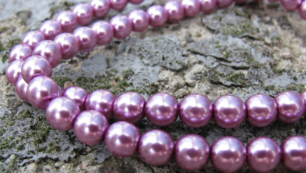 Tjeckiska vaxade glaspärlor - Fuchsia 6mm, 1 sträng Hilmas Pyssel