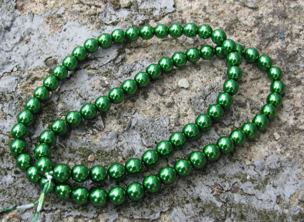 Tjeckiska vaxade glaspärlor - Xmas Green 6mm, 1 sträng Hilmas Pyssel