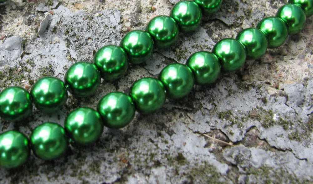 Tjeckiska vaxade glaspärlor - Xmas Green 6mm, 1 sträng Hilmas Pyssel