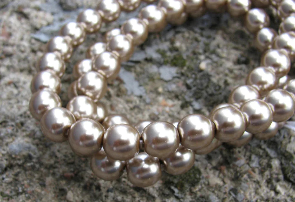 Tjeckiska vaxade glaspärlor - Champagne 8mm, 1 sträng Hilmas Pyssel