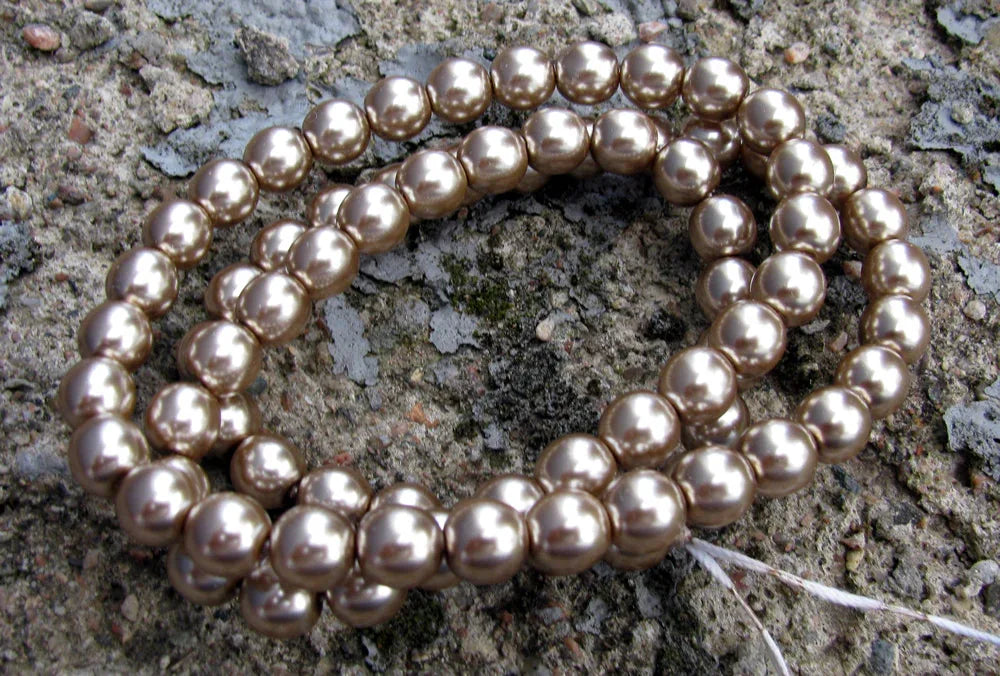 Tjeckiska vaxade glaspärlor - Champagne 8mm, 1 sträng Hilmas Pyssel