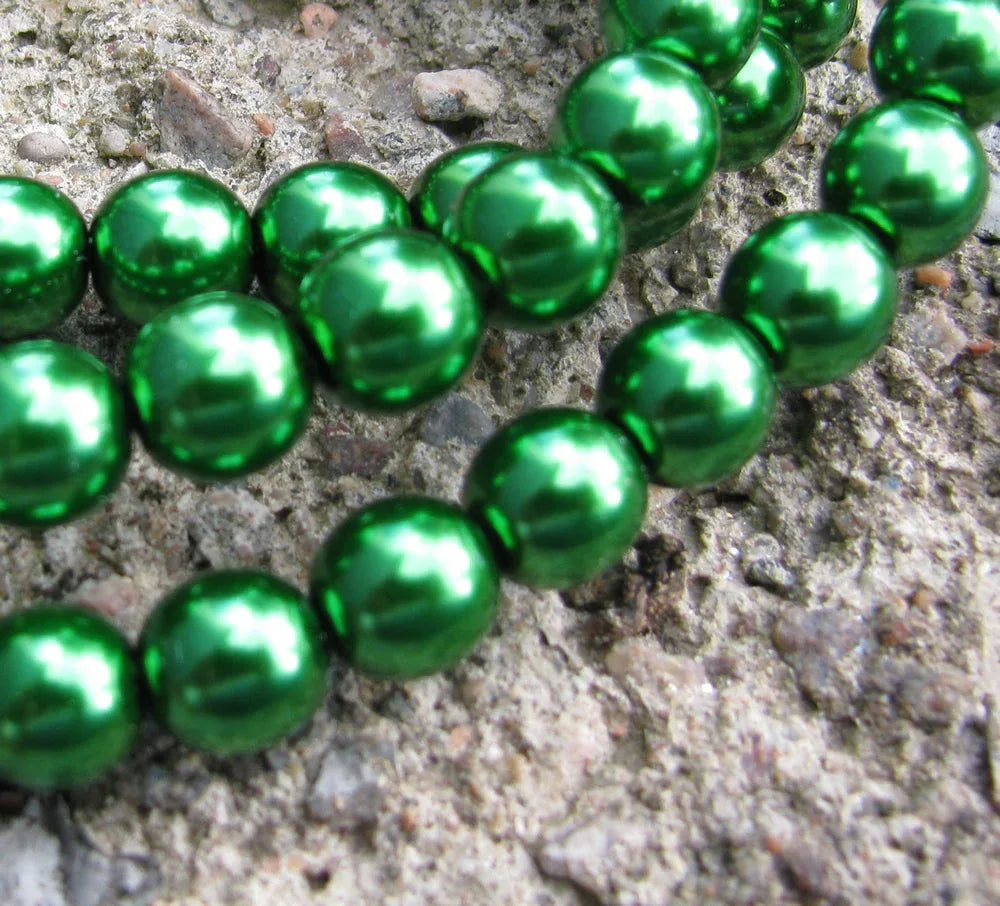Tjeckiska vaxade glaspärlor - Xmas Green 8mm, 1 sträng Hilmas Pyssel