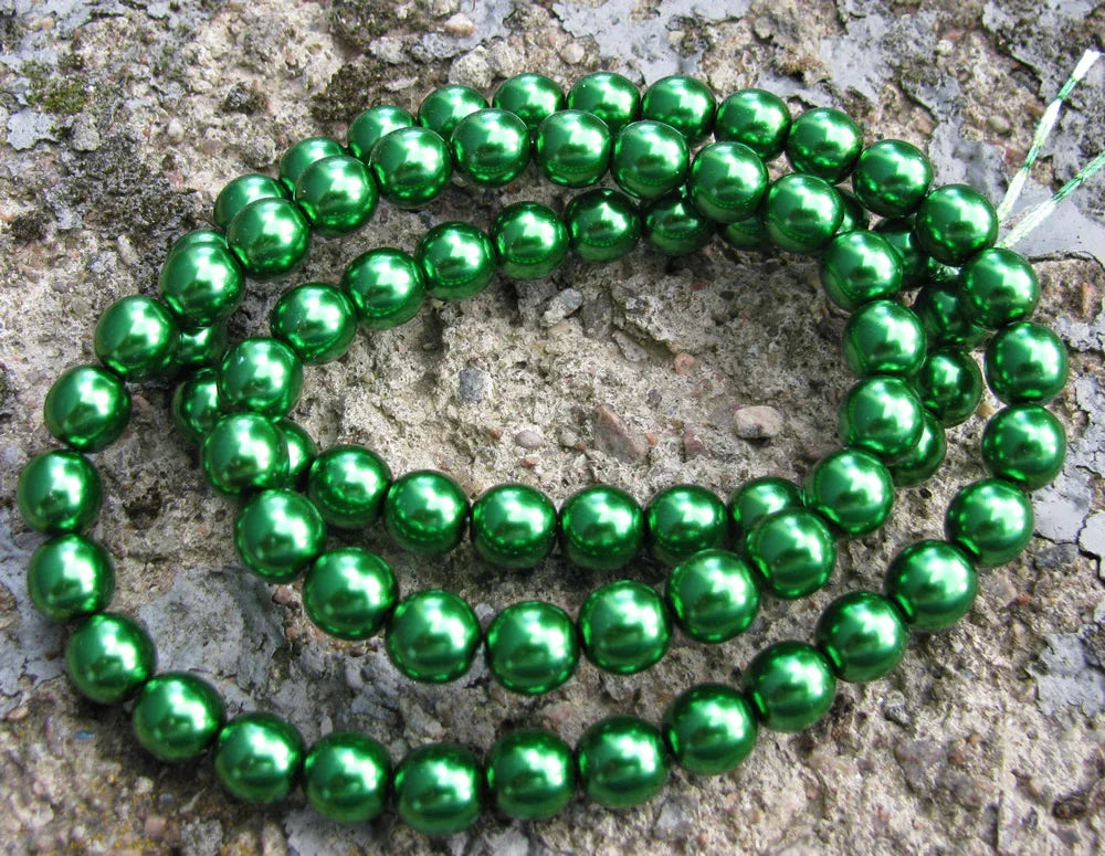 Tjeckiska vaxade glaspärlor - Xmas Green 8mm, 1 sträng Hilmas Pyssel