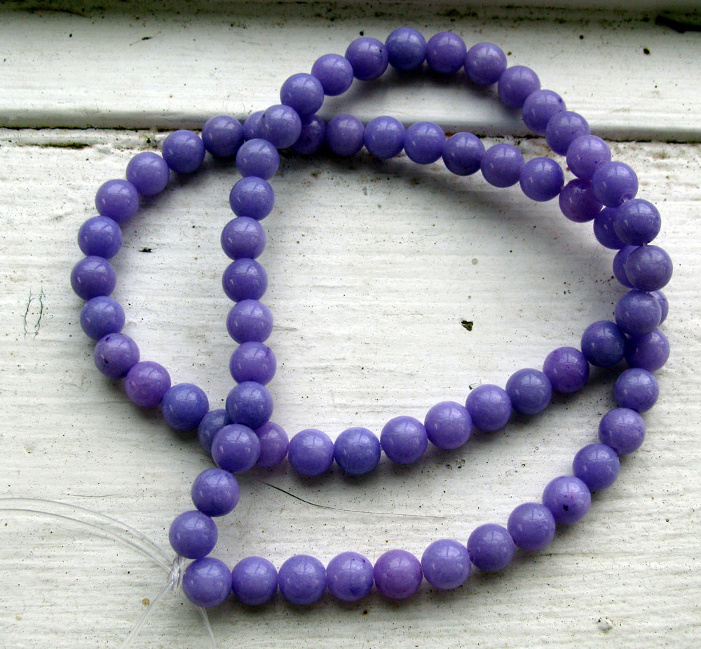 Jade Rund - Ljuslila 6mm, 1 Sträng Hilmas Pyssel
