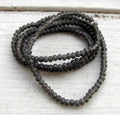 Facetterade glaspärlor - Matt Grå 2,5x2mm 1 sträng Hilmas Pyssel