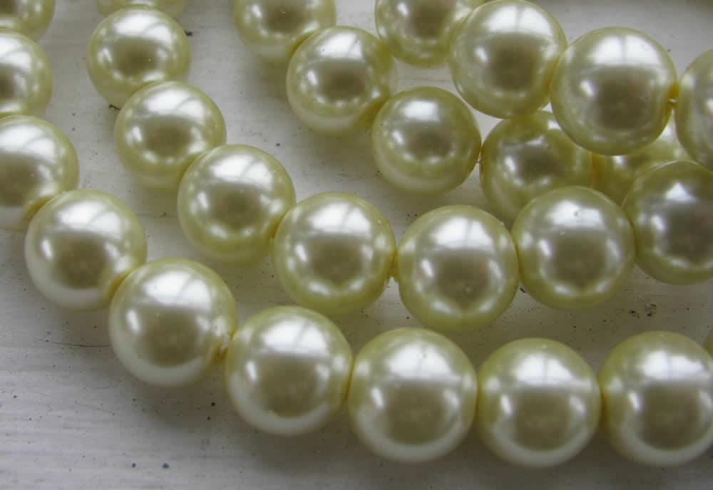 Vaxade glaspärlor - Svagt Gul 10 mm, 1 sträng Hilmas Pyssel