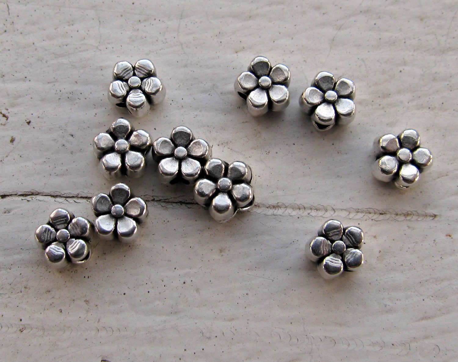 Mellandel Silverpläterad - Liten Blomma 10-pack Grekisk Metall