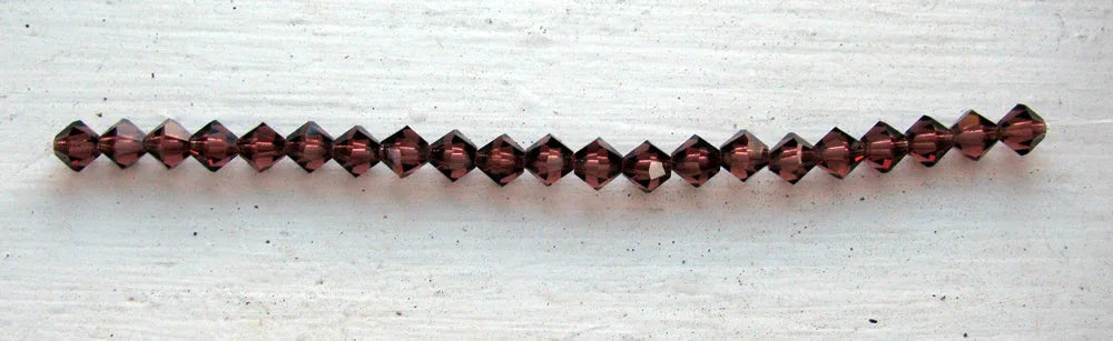 Tjeckiska MC Bicone - Light Burgundy 6 mm, 1 sträng Preciosa