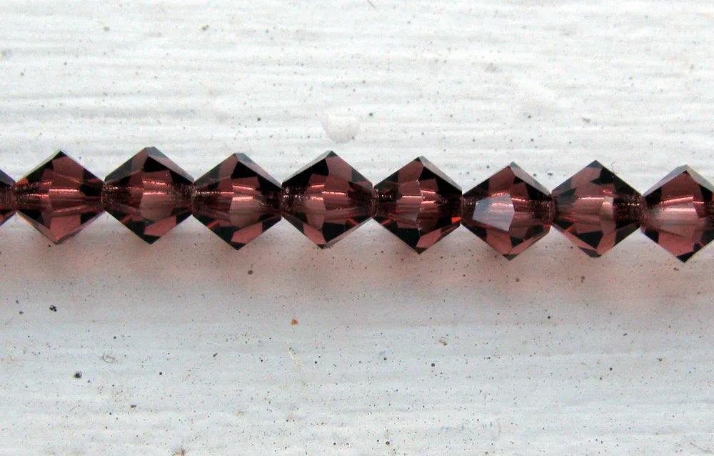 Tjeckiska MC Bicone - Light Burgundy 6 mm, 1 sträng Preciosa