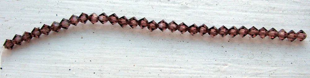 Tjeckiska MC Bicone - Light Burgundy 4 mm, 1 sträng Preciosa