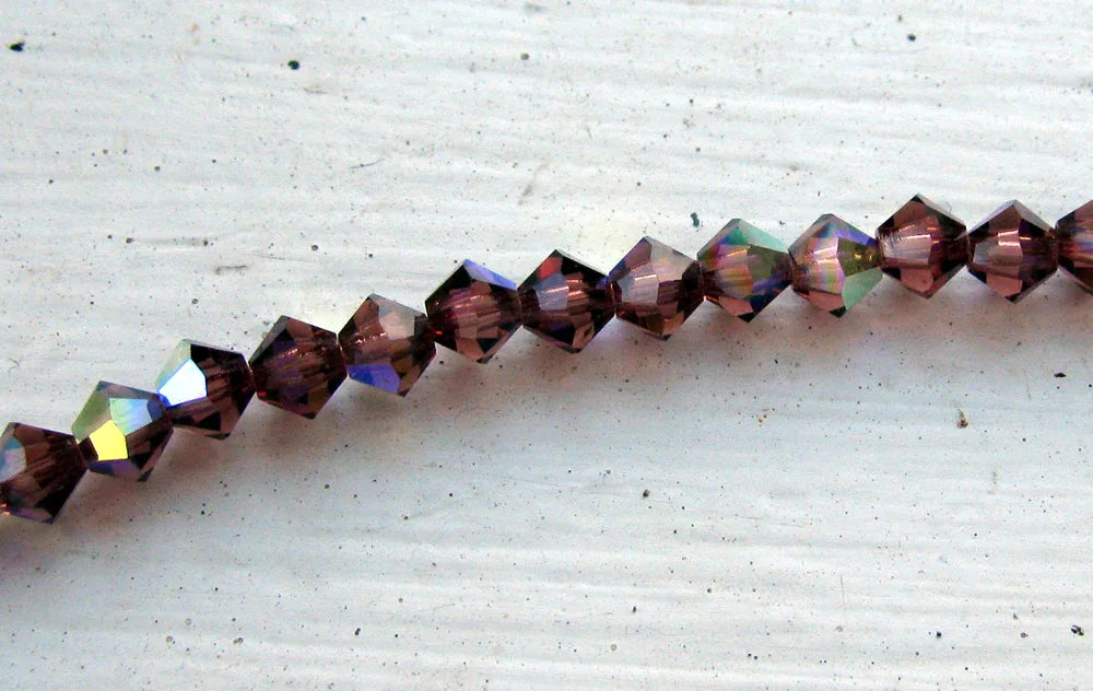 Tjeckiska MC Bicone - Light Burgundy AB 4 mm, 1 sträng Preciosa