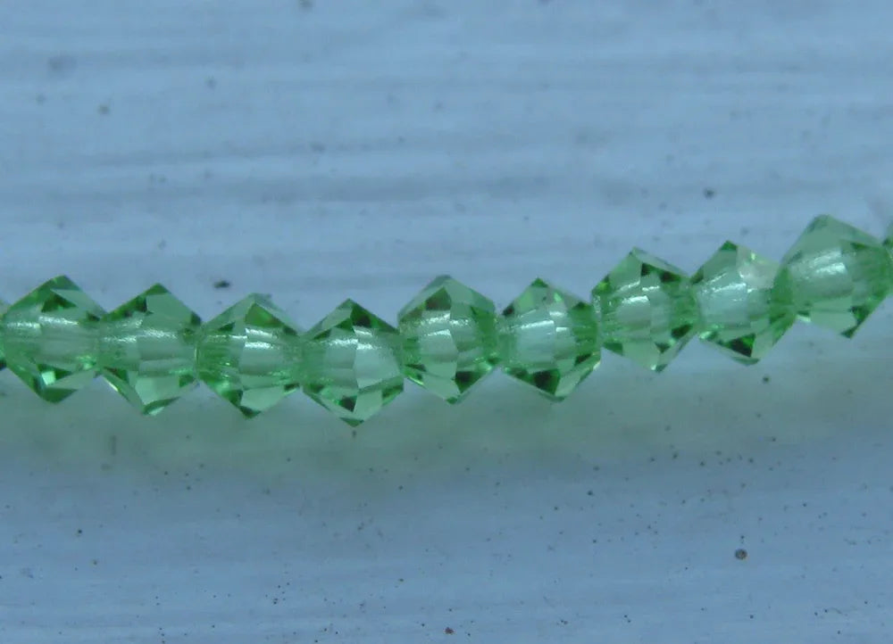 Tjeckiska MC Bicone - Peridot 3 mm, 1 sträng Preciosa