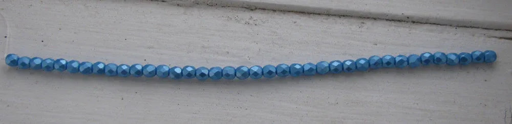Tjeckiska Firepolish - Pastel Turquoise 4 mm, 1 sträng Hilmas Pyssel