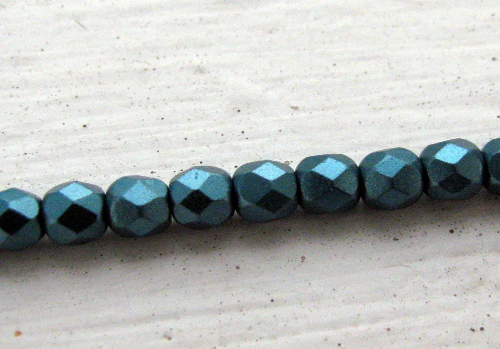 Tjeckiska Firepolish - Pastel Emerald 4 mm, 1 sträng Hilmas Pyssel