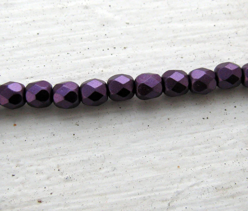 Tjeckiska Firepolish - Pastel Bordeaux 4 mm, 1 sträng Hilmas Pyssel