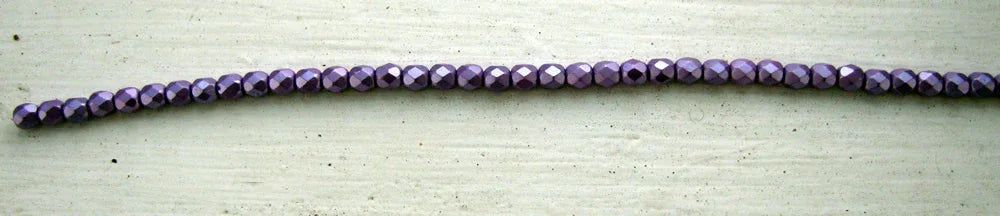 Tjeckiska Firepolish - Pastel Lila 4 mm, 1 sträng Hilmas Pyssel