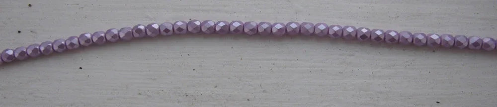 Tjeckiska Firepolish - Pastel Light Rose 4 mm, 1 sträng Hilmas Pyssel