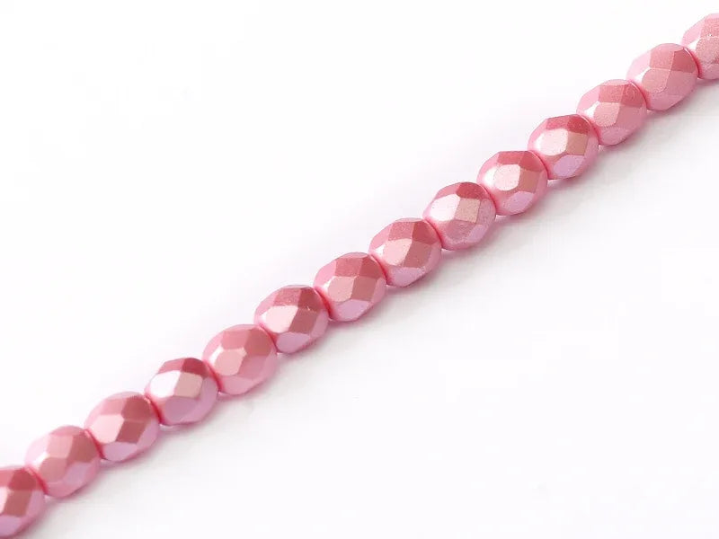 Tjeckiska Firepolish - Pastel Pink 4 mm, 1 sträng Hilmas Pyssel