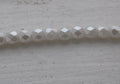 Tjeckiska Firepolish - Pastel White 4 mm, 1 sträng Hilmas Pyssel