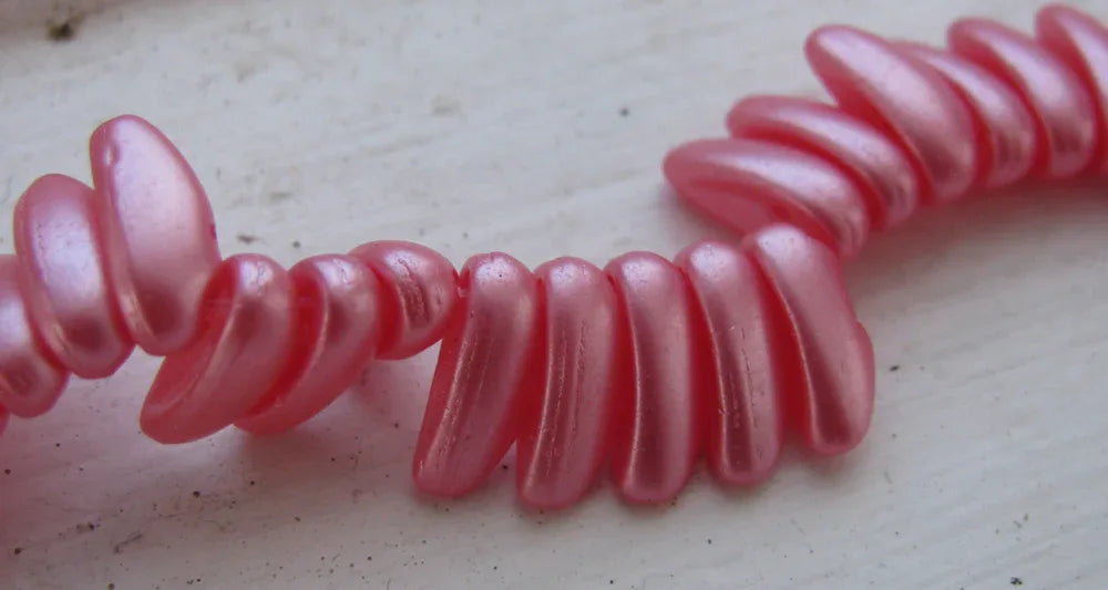 Chili Bead - Pastel Pink, 1 sträng Preciosa