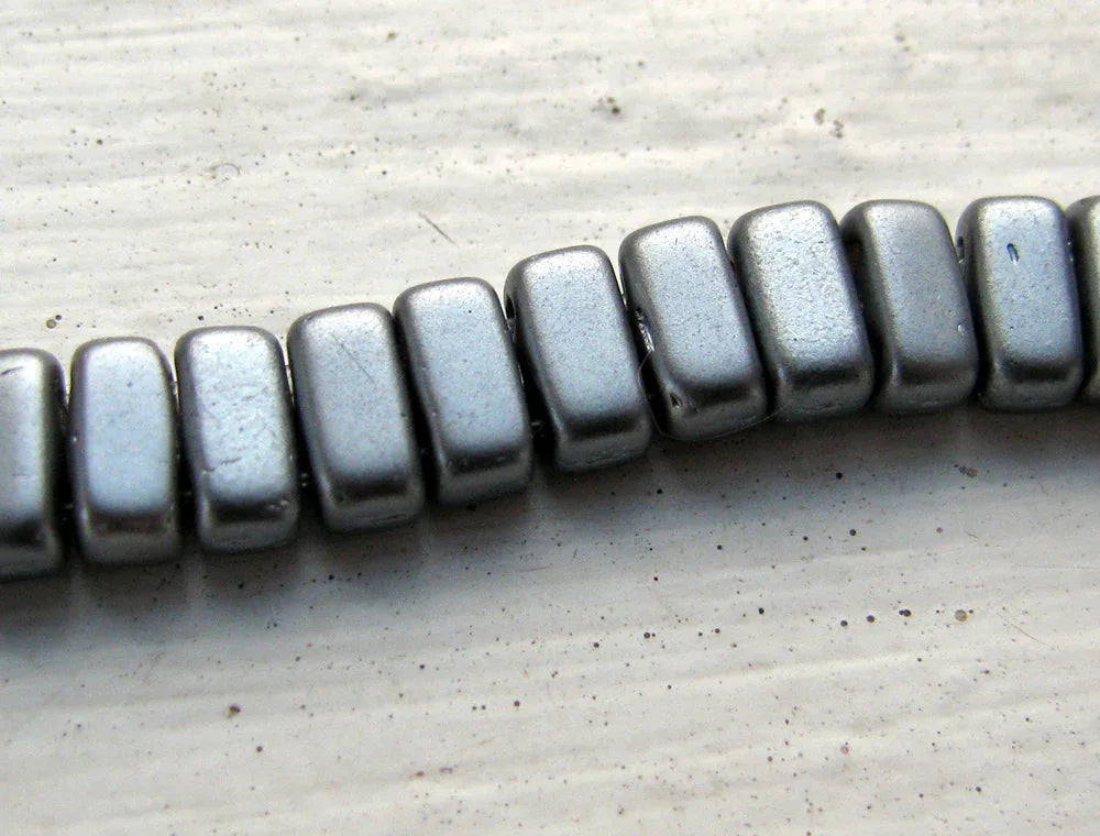 CzechMates Bricks - Matte Silver, 1 sträng CzechMates