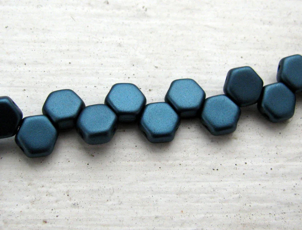 Honeycomb - Pastel Petrol 6mm, 1 sträng Hilmas Pyssel